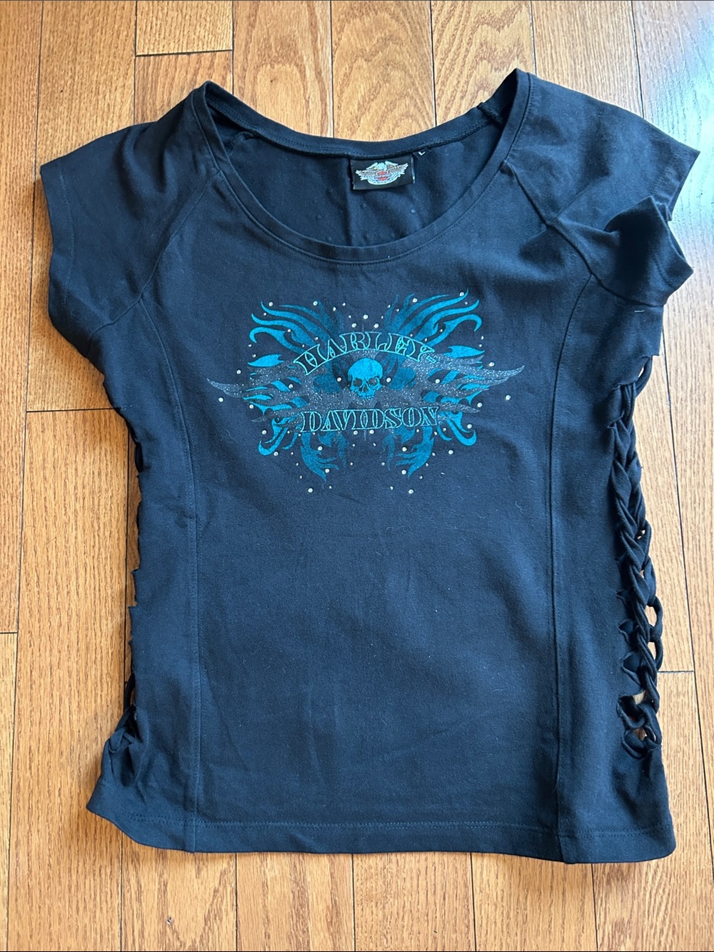 Harley-Davidson Black Tee with Teal Skull Wing Graphic